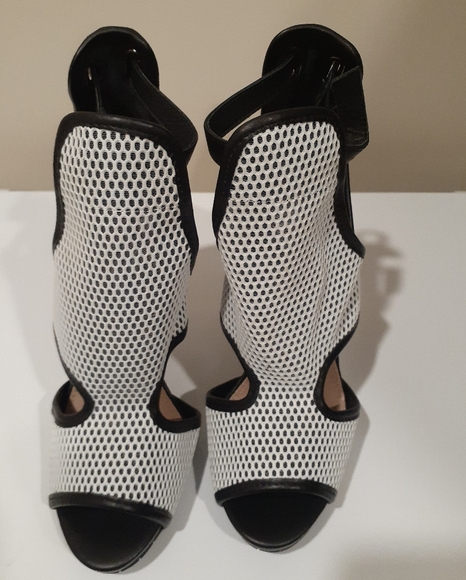 NWOB Steve Madden x Iggy Azalea Brixton Peep Toes! - Picture 3 of 9